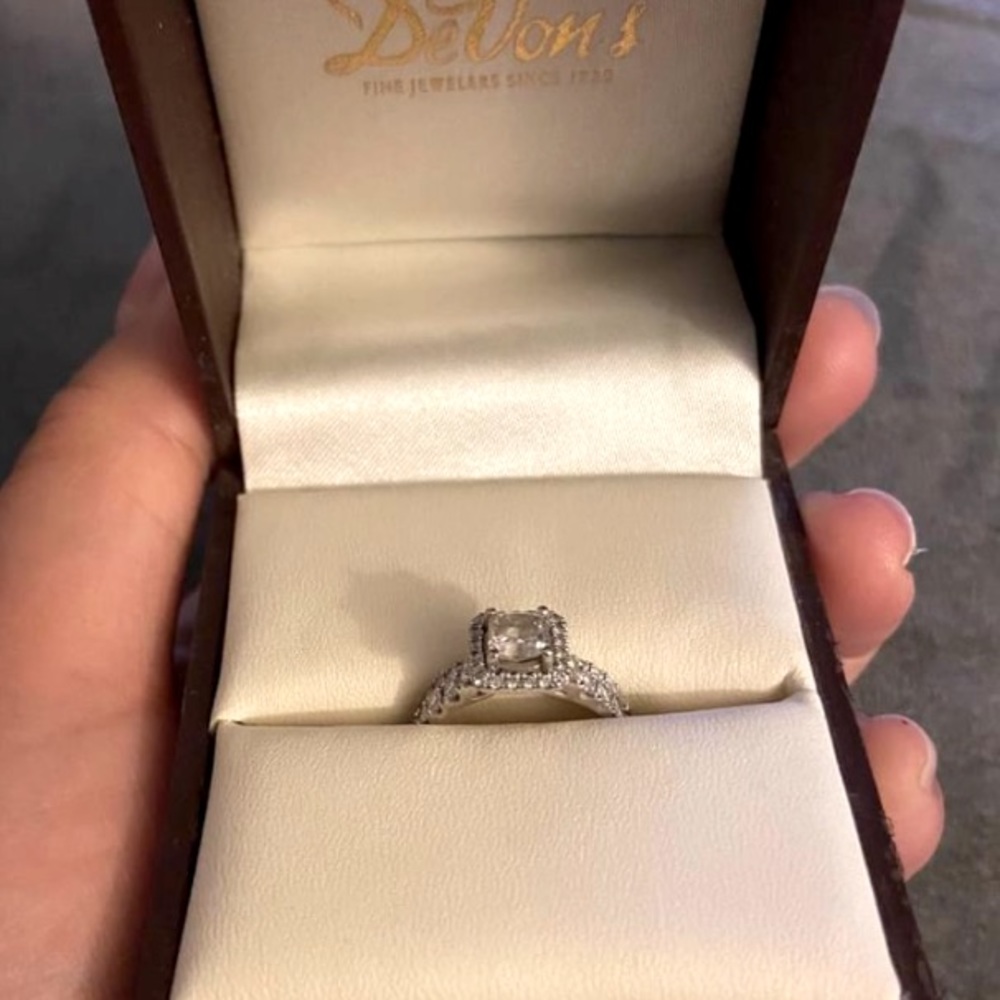 Wedding ring - Picture 2 of 3